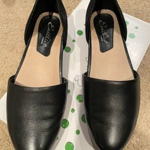 Like new Earthies slip on shoes